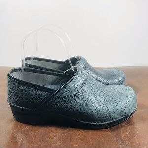 Dansko black leather patterned professional clogs